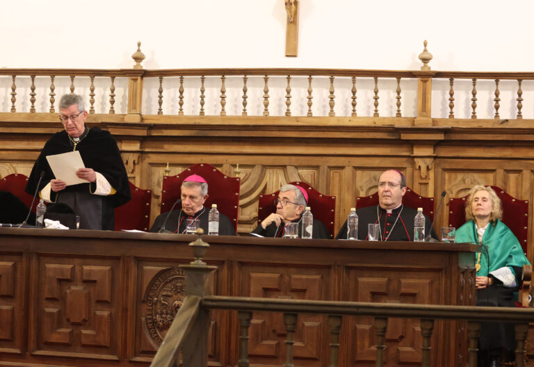 Mesa presidencial de la apertura del curso en la UPSA