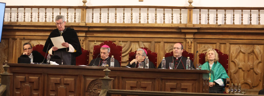 Mesa presidencial de la apertura del curso en la UPSA