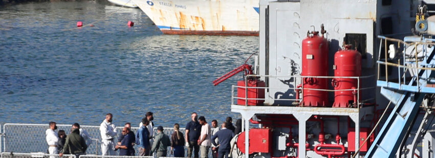 Un barco militar italiano traslada a 16 migrantes hasta Albania