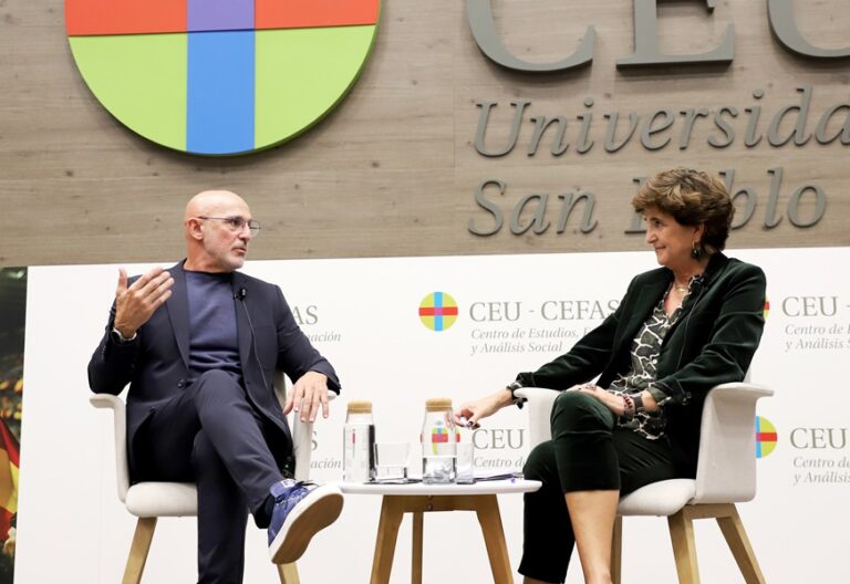 El seleccionador de fútbol, Luis de la Fuente, en la Universidad CEU San Pablo