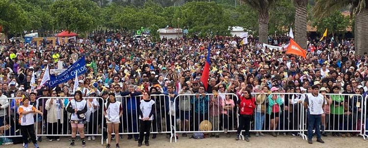 “Jóvenes, no tengan miedo”, exclamó el obispo Chomalí a peregrinos, en Chile