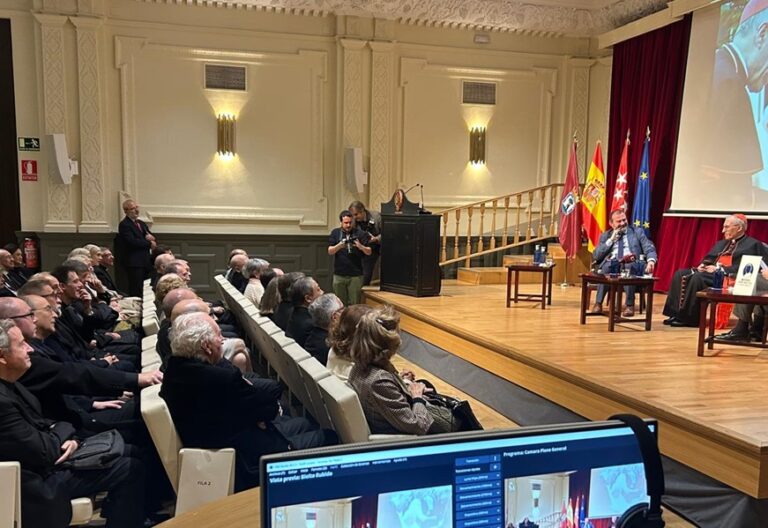 El cardenal Rouco Varela, en el coloquio celebrado en el Casino de Madrid