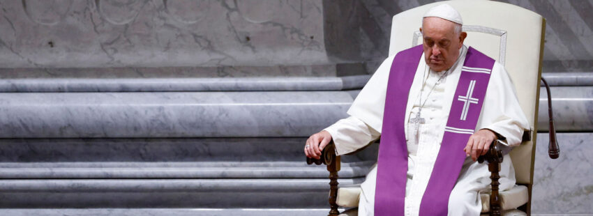 El papa Francisco, durante la vigilia penitencial previa a la II Sesión del Sínodo de la