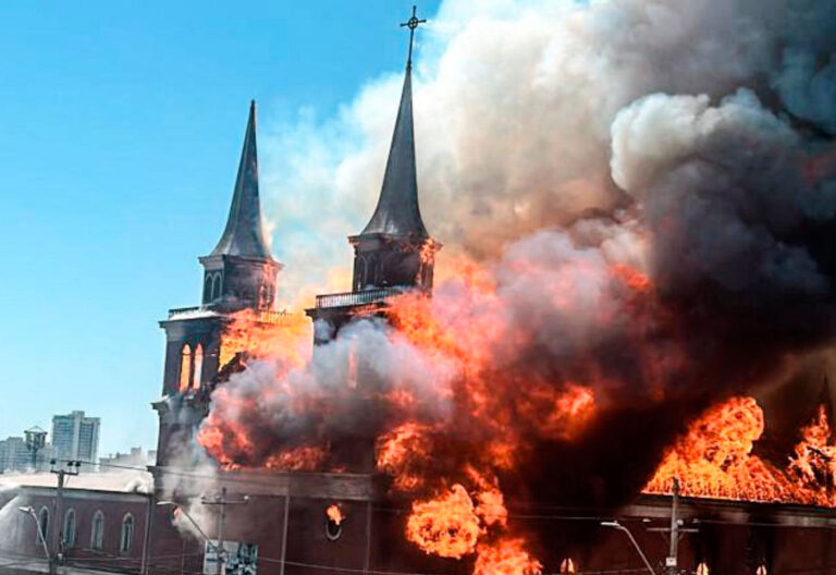 Incendio convento franciscano Iquique, Chile