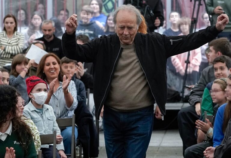 Joan Manuel Serrat, en la localidad de Pola de Siero