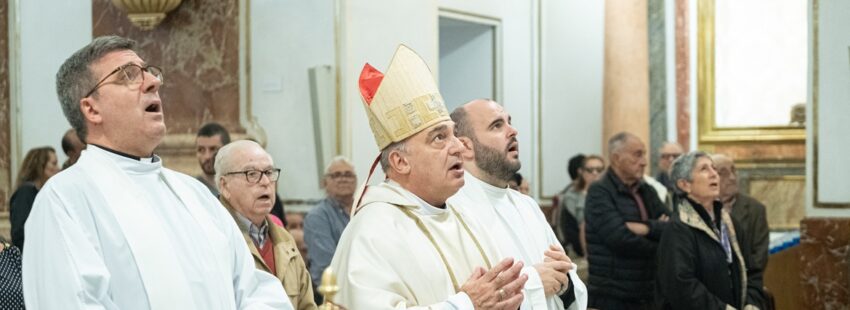 El arzobispo de Valencia, Enrique Benavent, durante la misa por las víctimas de la DANA