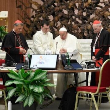 El papa Francisco en la segunda sesión de la XVI Asamblea General Ordinaria del Sínodo de los