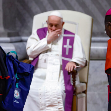 El papa Francisco, durante la vigilia penitencial previa a la II Sesión del Sínodo de la