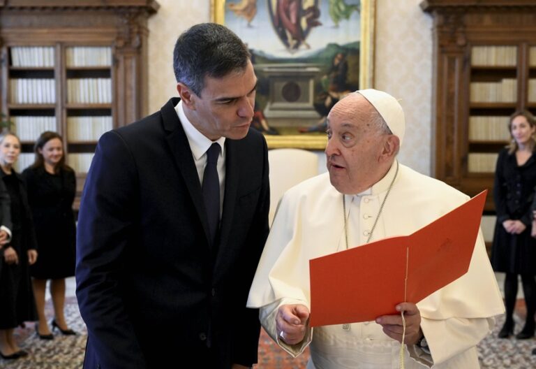 El papa Francisco, con el presidente Pedro Sánchez, el 11 de octubre de 2024