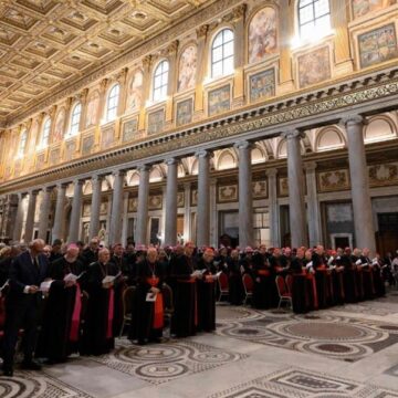 El Papa Francisco, en la oración por la paz en Santa María la Mayor