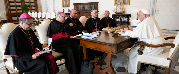 Obispos chilenos se reúnen con el Papa Francisco