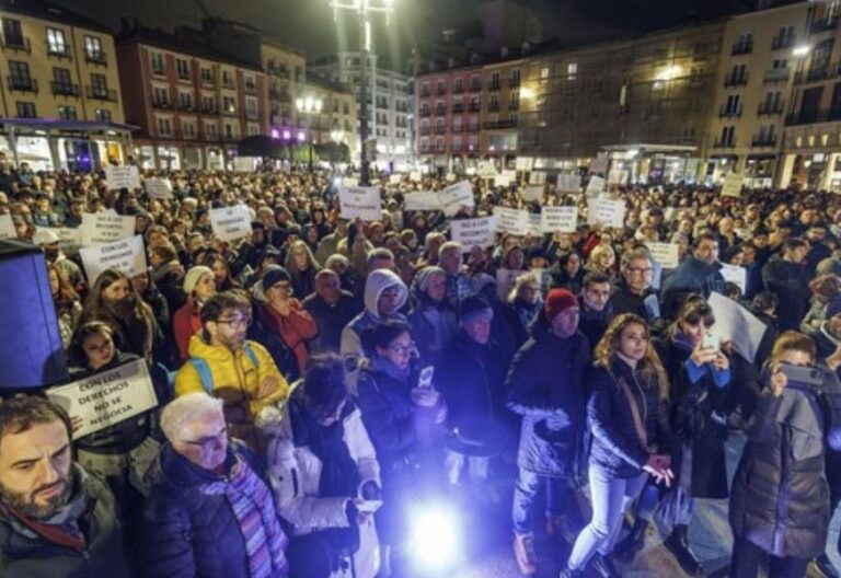 Manifestación en Burgos en apoyo de ONG solidarias (fuente Agencia Efe)