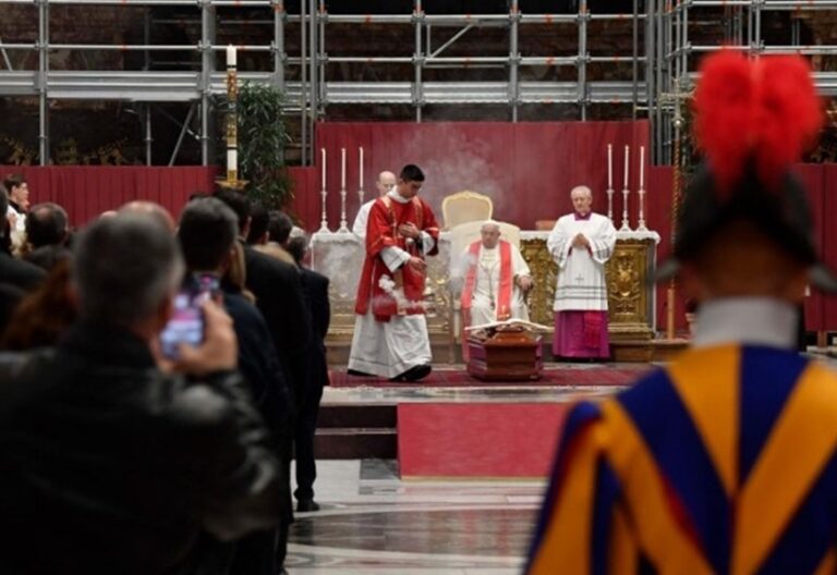 El papa Francisco, en el funeral del cardenal Miguel Ángel Ayuso