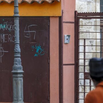 BURGOS, 20/11/24. Las ongs de ayuda a inmigrantes en la capital burgalesa han amanecido esta