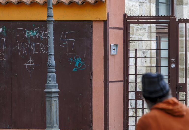 BURGOS, 20/11/24. Las ongs de ayuda a inmigrantes en la capital burgalesa han amanecido esta