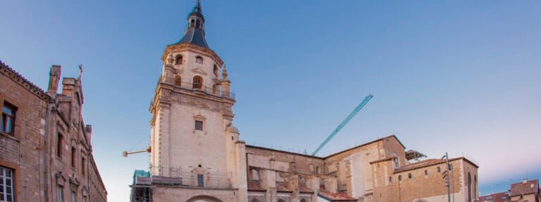 ¿Ha prohibido la diócesis de Vitoria rodar una película en la catedral?