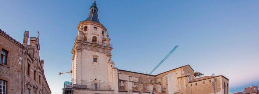 ¿Ha prohibido la diócesis de Vitoria rodar una película en la catedral?