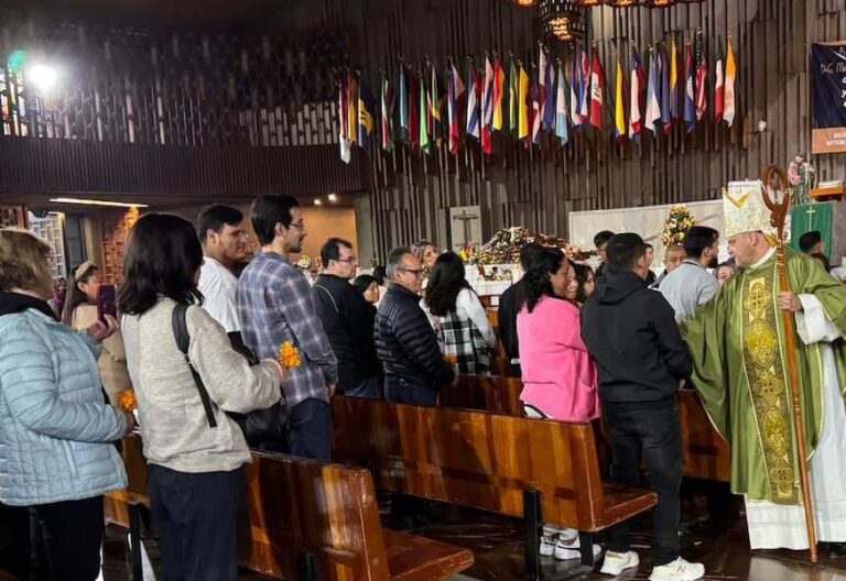 Misa en Basílica con familiares de víctimas de suicidio