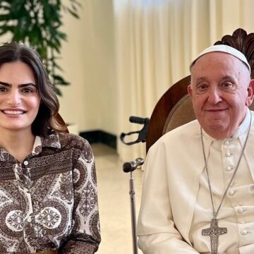 El papa Francisco y Nava Mau