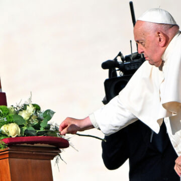 La Virgen de los Desamparados, patrona de Valencia, preside la audiencia general del papa Francisco