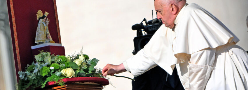 La Virgen de los Desamparados, patrona de Valencia, preside la audiencia general del papa Francisco