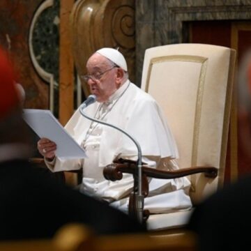 El papa Francisco: “Robar el futuro a los niños es un genocidio cultural”