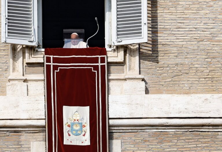 El papa Francisco, durante el rezo del ángelus