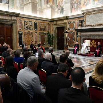 El papa Franscico, en audiencia con el Tribunal de la Rota