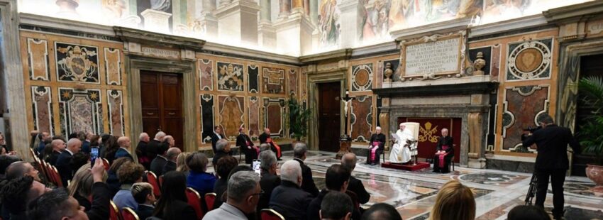 El papa Franscico, en audiencia con el Tribunal de la Rota