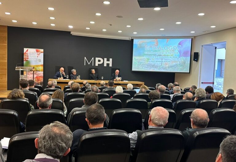 Mesa de apertura de la Semana Social celebrada en Valladolid