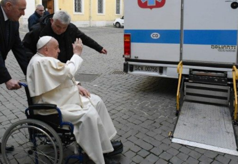 El regalo de Navidad del Papa a Ucrania: un hospital móvil