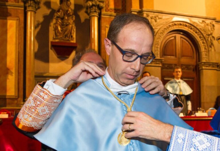 El Ateneo Sant Pacià aplaude a Francesc Torralba por ser “aliento para estudiar, pensar y