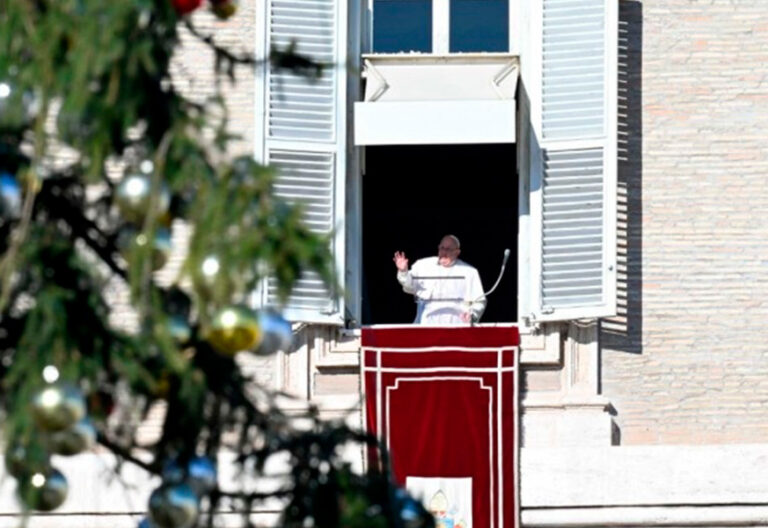 “Una familia que no se comunica no puede ser una familia feliz”, la clave que da Francisco en