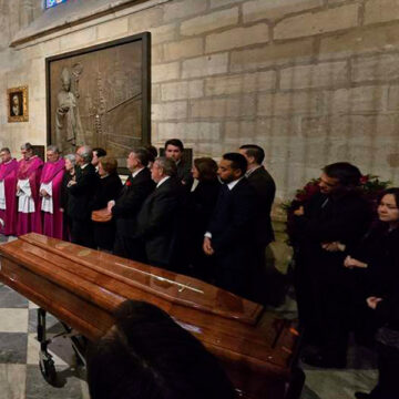 El cardenal Ayuso ya descansa en Sevilla: “Gracias por lo mucho que nos has dado”