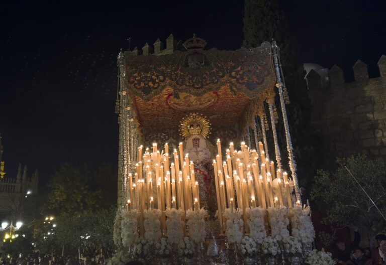 Procesión de clausura del II Congreso Internacional de Hermandades y Piedad Popular de Sevilla