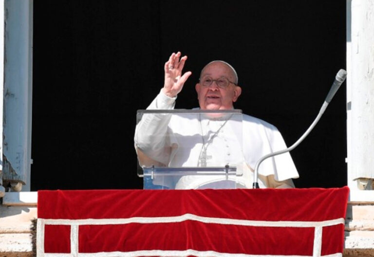 Francisco dedica el primer ángelus del año al corazón de las madres que sufren