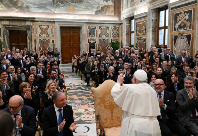 El papa Francisco, en audiencia con los banqueros italianos