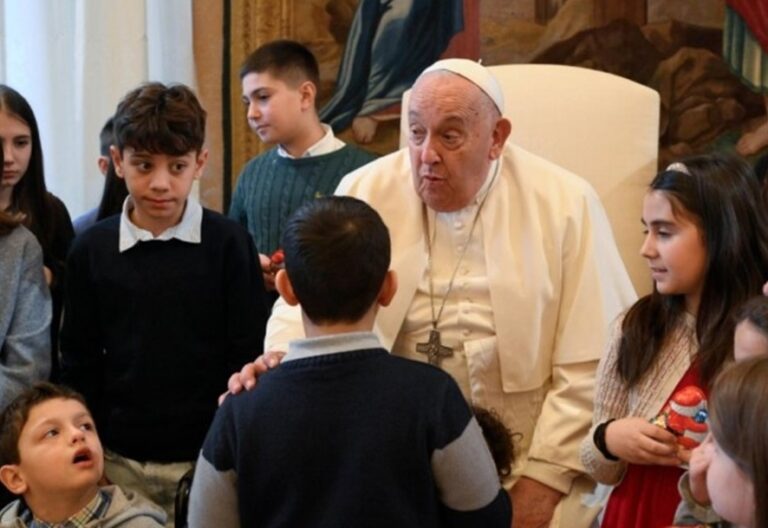 El papa Francisco, con los niños de Acción Católica