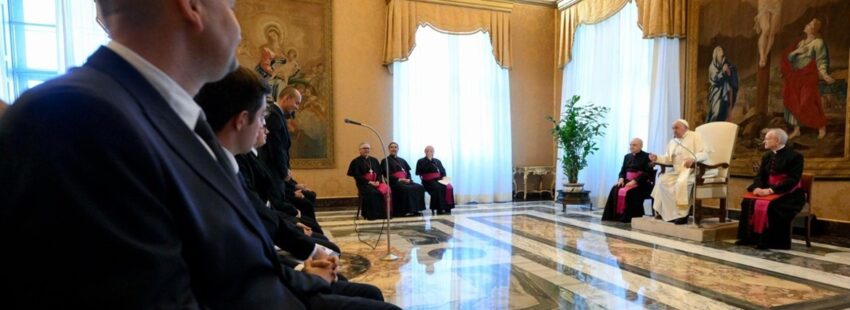 El papa Francisco, a los seminaristas de Galicia: “Ser cura es una aventura, salir de nosotros