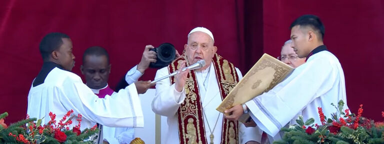 Bendición Urbi et orbi de Navidad: Francisco lleva la esperanza desde Ucrania y Gaza hasta