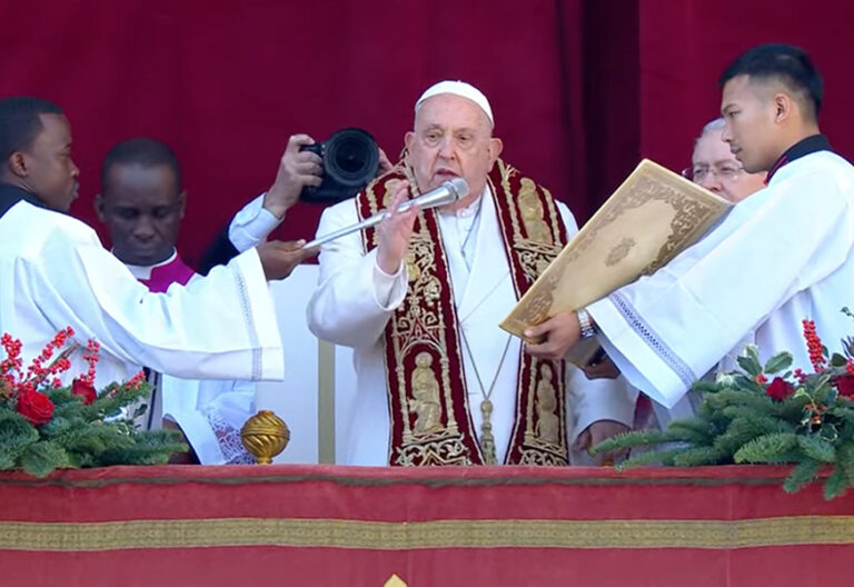 Bendición Urbi et orbi de Navidad: Francisco lleva la esperanza desde Ucrania y Gaza hasta