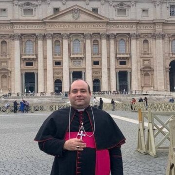 Rodrigo Ribeiro da Silva, en la Plaza de San Pedro del Vaticano