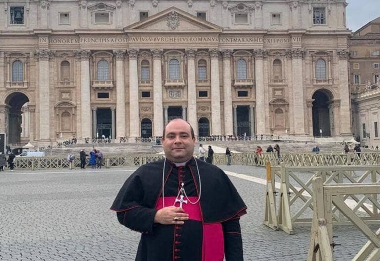 Rodrigo Ribeiro da Silva, en la Plaza de San Pedro del Vaticano