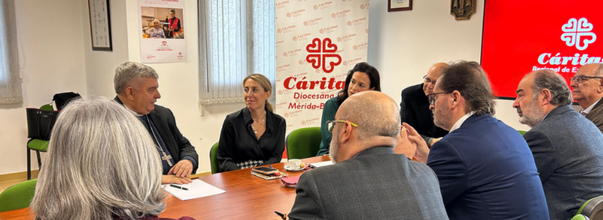 Cáritas pide a la presidenta de la Junta de Extremadura una ley para atender a las personas sin