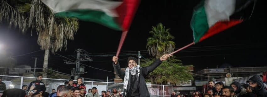 Palestinos celebran el alto el fuego entre Israel y Hamas (fuente: Efe)