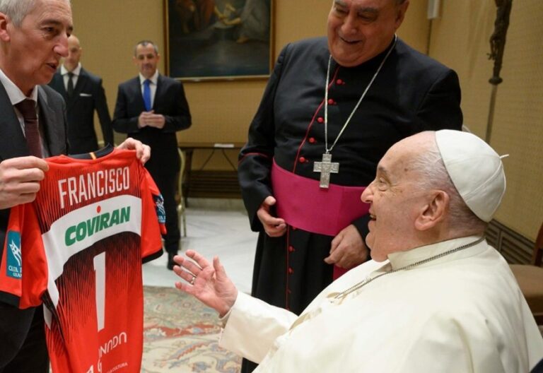 El papa Francisco, con el supermercado Covirán