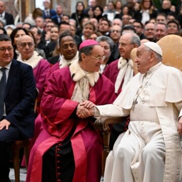 El papa Francisco, en la audiencia a la Rota romana