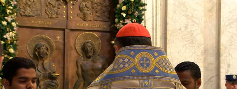 Santa María la Mayor ya tiene su Puerta Santa abierta a quienes se ponen “en camino hacia el