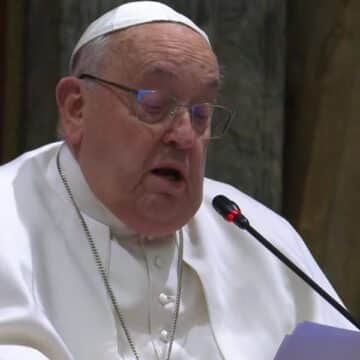 El papa Francisco durante su discurso en la cumbre internacional sobre la infancia (fuente: Vatican