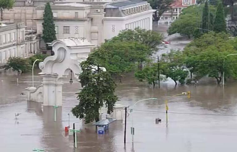 Cáritas Argentina, junto a las familias damnificadas por la catástrofe climática de Bahía Blanca